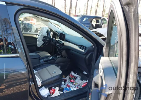 2022 Ford Escape Titanium z USA, uszkodzony, nr VIN 1FMCU9J95NUA09758